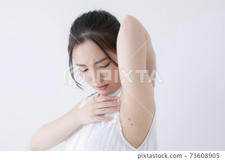 Breakout image (special make-up) armpit 73608905
