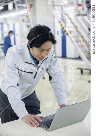 Male worker holding a remote meeting in the factory Male worker holding a remote meeting in the factory 73609081