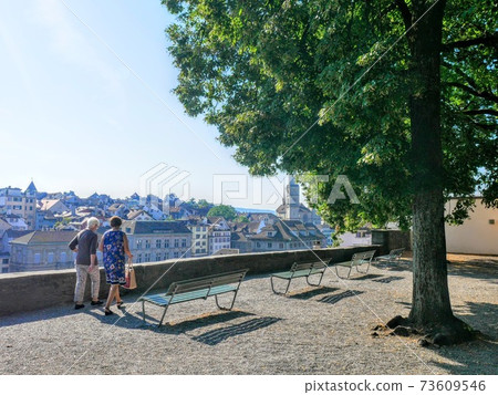 Early morning walk in clear weather 73609546