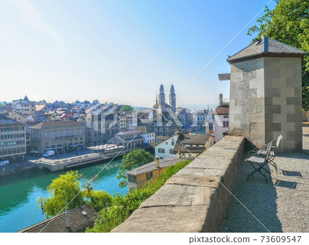View of the old town on the Lindenhof hill in Zurich 73609547