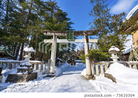 山形縣米澤市冬季上杉神社和鳥居 照片素材 圖片 圖庫