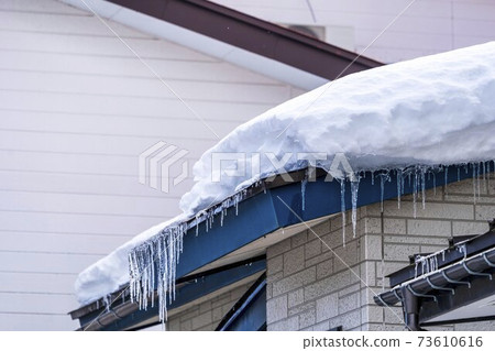 Snow on the roof Yonezawa City, Yamagata Prefecture Snow on the roof Yonezawa City, Yamagata Prefecture 73610616