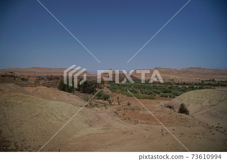 Desert and oasis forest landscape seen from Ait Ben Haddou_Morocco 73610994