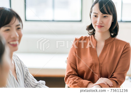 Housewife talk 73611236