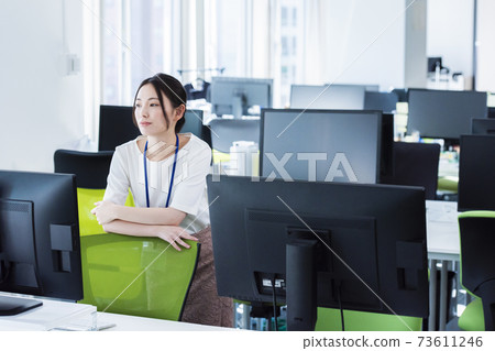 One person comes to work 73611246