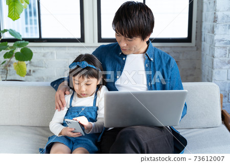 Parent and child PC to relax in the living room 73612007