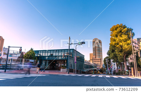 惠比壽花園廣場等連接日本東京城市景觀的惠比壽空中步道的景色(背面朝向惠比壽站) 惠比壽花園廣場等連接日本東京城市景觀的惠比壽空中步道的景色(背面朝向惠比壽站) 73612209
