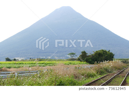 Kaimondake seen from Nishi-Oyama Station, Kagoshima Prefecture 73612945
