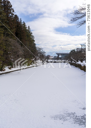 山形縣米澤市冬季米澤城堡遺址（上杉神社）的護城河 73613046