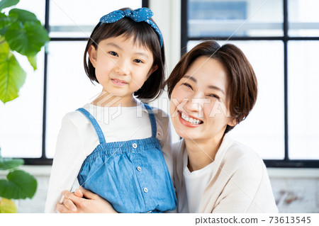 Parent-child portrait 73613545