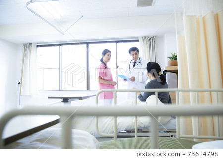 Doctors and nurses 73614798