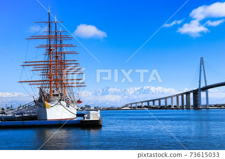 從海丸公園看到的立山山脈 73615033