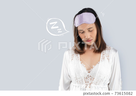 People sleepwalking 73615082