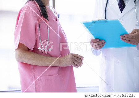 Doctors and nurses 73615235