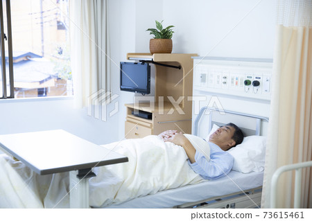住院中年男子 住院中年男子 73615461