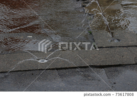 便利店停車場的融雪管（新潟縣南魚沼市） 73617808