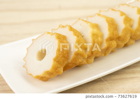 Cut open-burned kamaboko 73627619