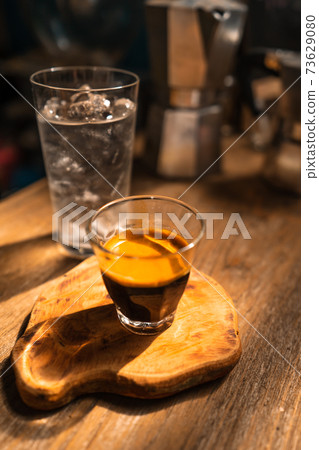 Espresso coffee is flowing into the shot cup. 73629080