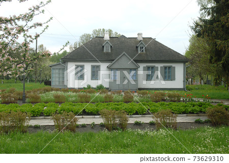 Grey house of Kosachy residense in Kolodiazhne Grey house of Kosachy residense in Kolodiazhne 73629310