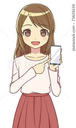 一個女人指著智能手機的屏幕 73629339