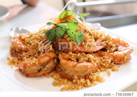 Thai food Khun Gatiam (stir-fried shrimp with garlic) 73630867