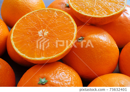 Round sliced red Madonna 73632401