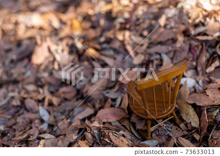 Rocking chair autumn leaves Rocking chair autumn leaves 73633013
