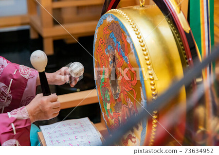 Wedding ceremony Japanese style drum 73634952