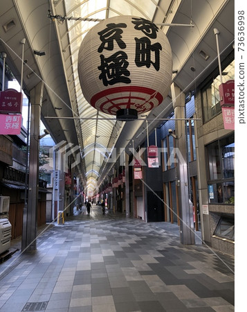 寺町京極購物街的早晨風景 寺町京極購物街的早晨風景 73636998