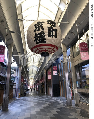 寺町京極購物街的早晨風景 寺町京極購物街的早晨風景 73637000