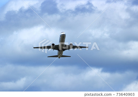 Osaka International Airport Airplane JAL Reverse Run Takeoff Osaka International Airport Airplane JAL Reverse Run Takeoff 73640903