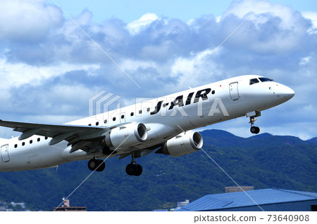 大阪國際機場飛機JAL反向運行起飛 73640908