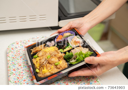 由於電暈的影響，外帶午餐便餐 73643903