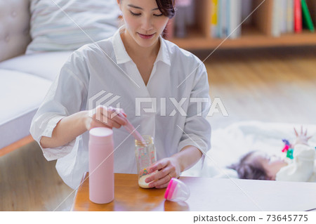 Mother making milk Mother making milk 73645775