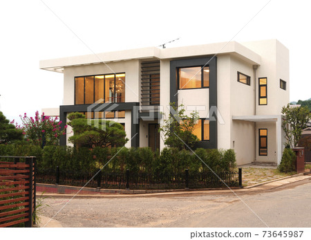漂亮的房子,外觀,風景,空間,建築。 漂亮的房子,外觀,風景,空間,建築。 73645987