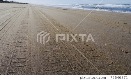Tire ruts on the sandy beach of Chirihama Nagisa Driveway Tire ruts on the sandy beach of Chirihama Nagisa Driveway 73646871