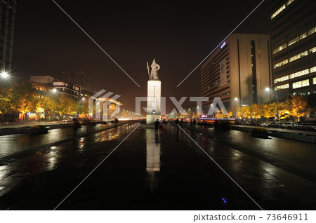 光化門廣場，夜景，李舜臣海軍上將，世宗大王 73646911