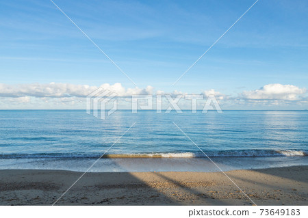 Tomi清晨抵達海灘 Tomi清晨抵達海灘 73649183