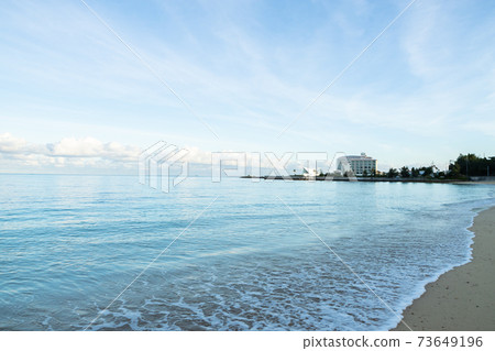 Tomi清晨抵達海灘 Tomi清晨抵達海灘 73649196