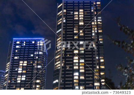 夜間塔式公寓 夜間塔式公寓 73649323