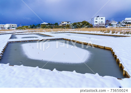 Kurosaki Nagata Wetland Natural Park Snowscape [Nagasaki City] 73650024