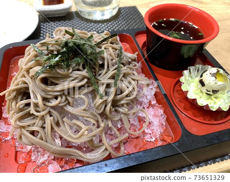扎魯蕎麥麵和森蕎麥麵在冰上 扎魯蕎麥麵和森蕎麥麵在冰上 73651329