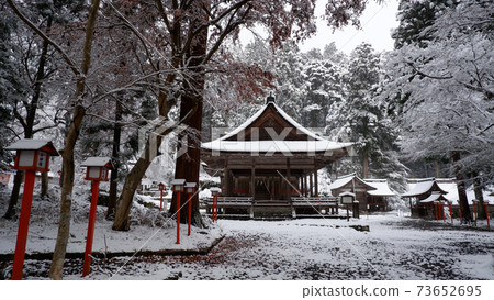 下雪天玉宮大社Usamiya和秋葉 下雪天玉宮大社Usamiya和秋葉 73652695