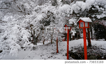 Snowy day Yoshi Taisha red lantern 73653169