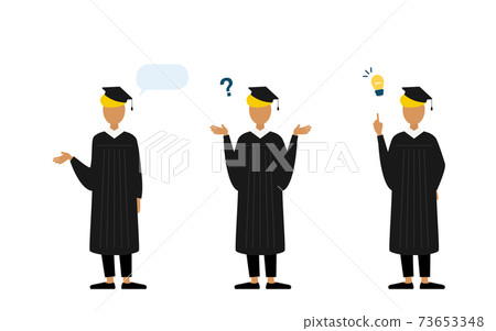 大學生穿著畢業帽和褂子，擺姿勢3 73653348