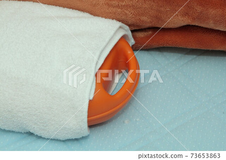 hot water bottle  73653863