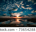 石垣島淺水區的朝日與倒影 73654288