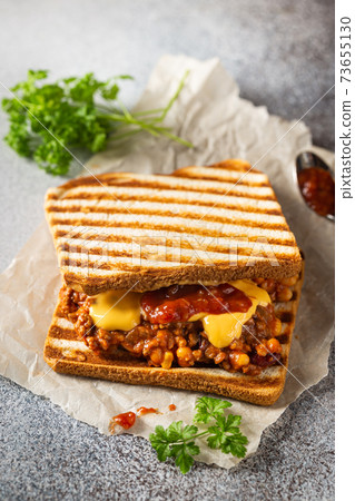 sandwich with ground meat 73655130