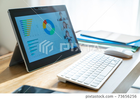遠程辦公PC矮桌在家工作 遠程辦公PC矮桌在家工作 73656256