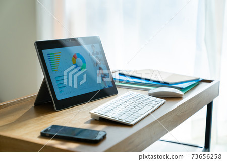 遠程辦公PC矮桌在家工作 遠程辦公PC矮桌在家工作 73656258